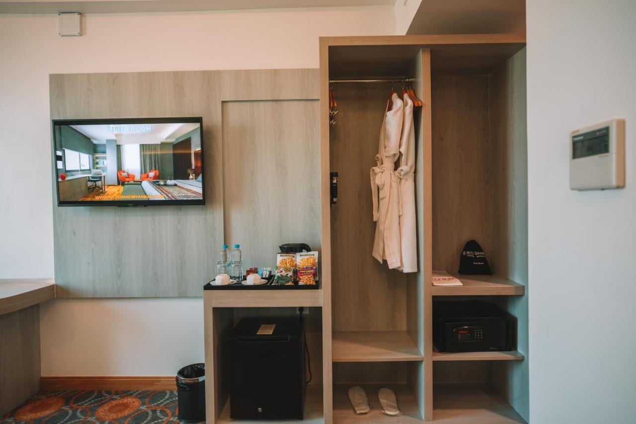ริตซ์ แกรนด์ โฮเต็ล Hotel มัณฑะเลย์ ภายนอก รูปภาพ